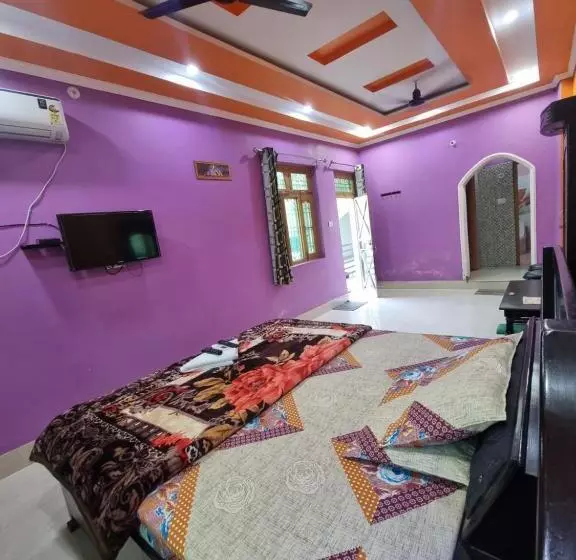 ホテル Aastha And Restaurant