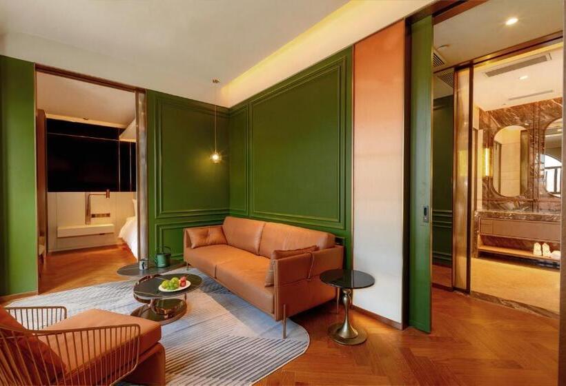 Otel Tsingtao Time Resport