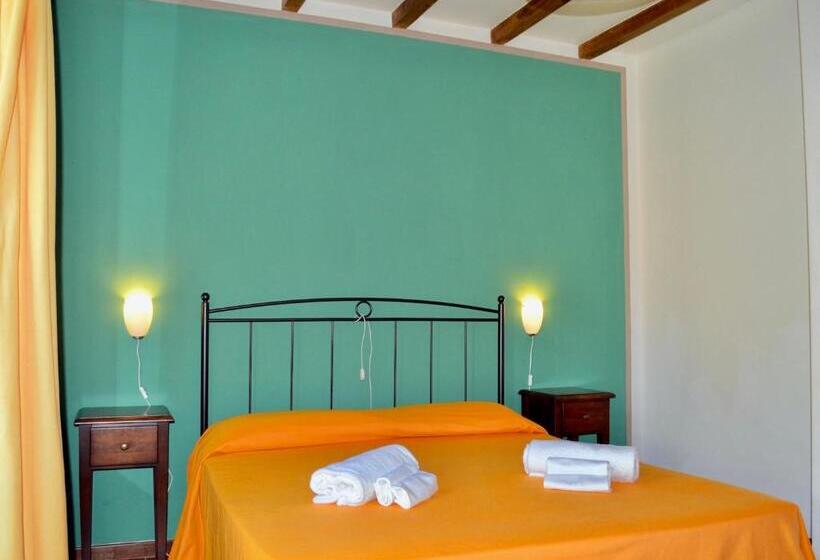 Isa Apartments 5 Beds, First Floor With Private Outdoor Area, In Residence With Swimming Pool