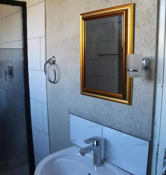 ペンション Asante Sana Guest House