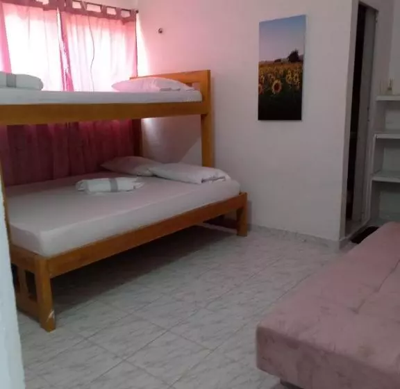 ペンション Hostal Girasoles Tolu