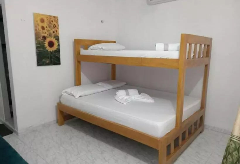 ペンション Hostal Girasoles Tolu