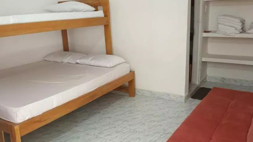 ペンション Hostal Girasoles Tolu