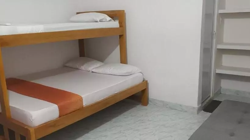 ペンション Hostal Girasoles Tolu