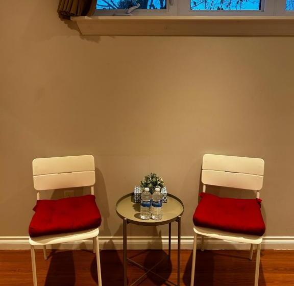 Panzió Premium Home With Garden View, Private Parking