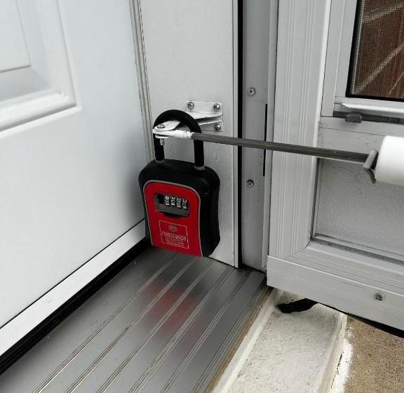 Panzió Premium Home With Garden View, Private Parking