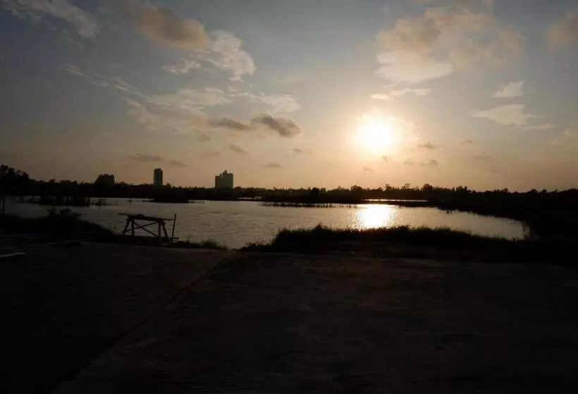 リゾートホテル Sunset Village Rayong
