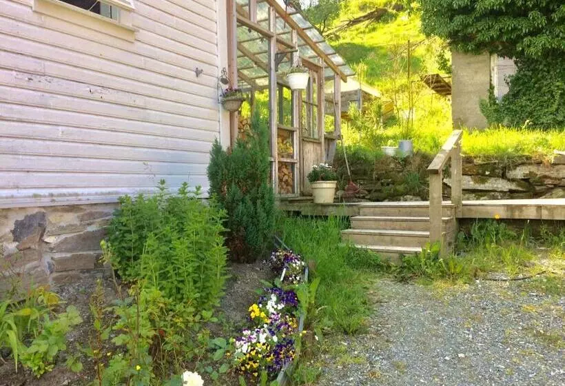 Tau Bed And Breakfast