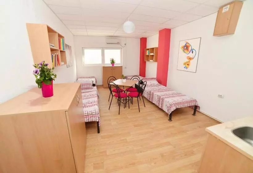 هاستل Hiljadnikov Apartments