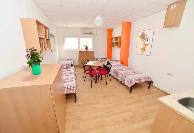 هاستل Hiljadnikov Apartments