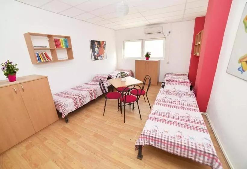 هاستل Hiljadnikov Apartments