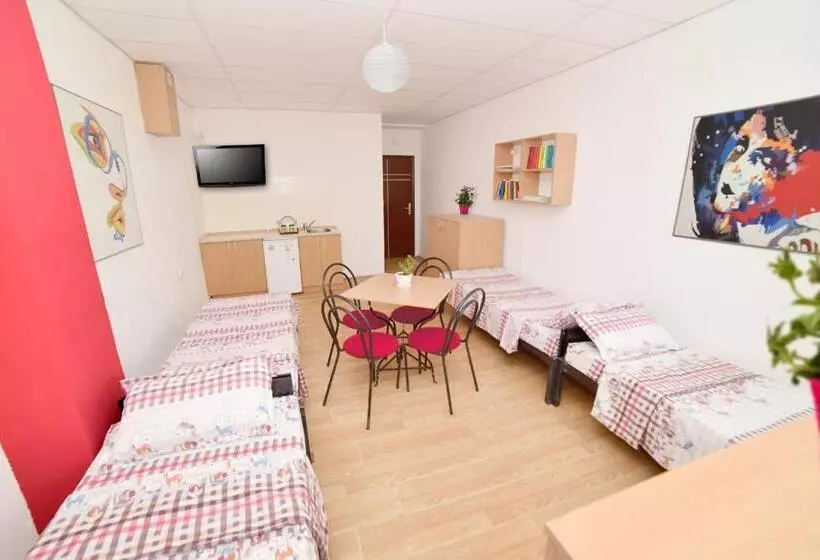 هاستل Hiljadnikov Apartments