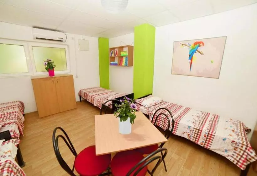 هاستل Hiljadnikov Apartments