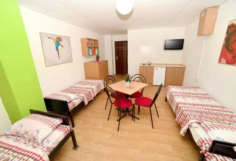 هاستل Hiljadnikov Apartments