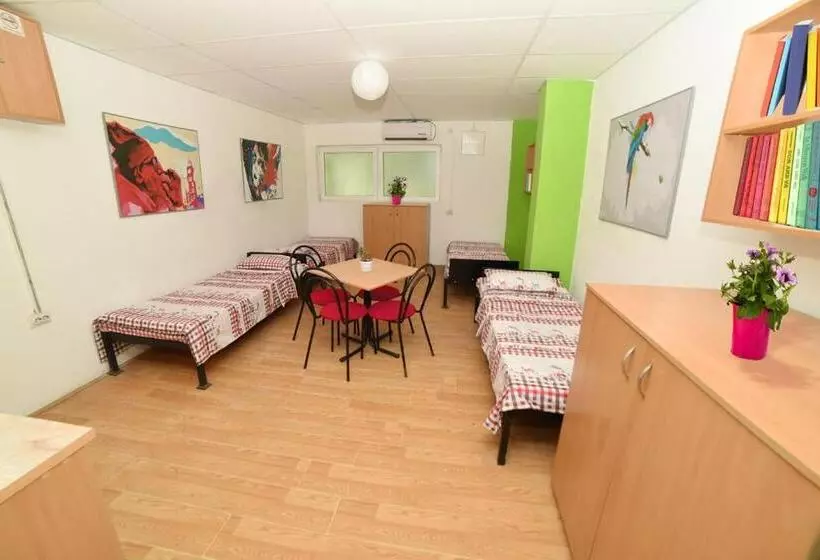 هاستل Hiljadnikov Apartments