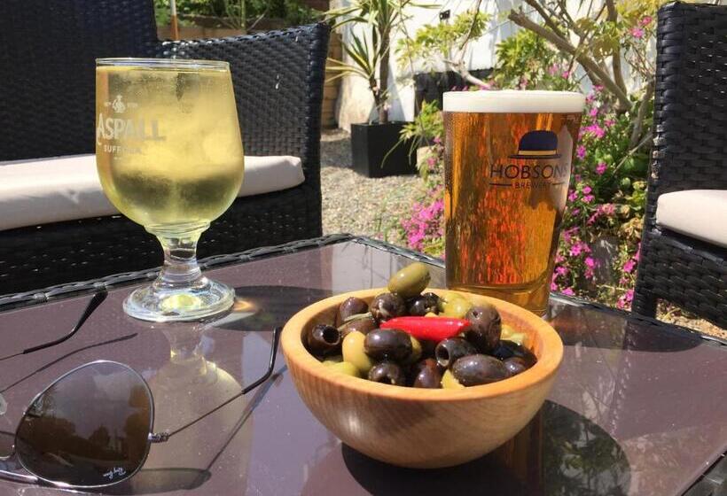 旅馆 The White Horse Inn