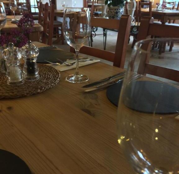 旅馆 The White Horse Inn