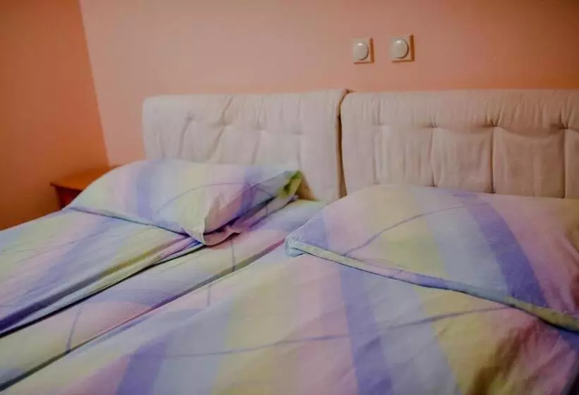 تختخواب و صبحانه Apartmani Park Kod Novice