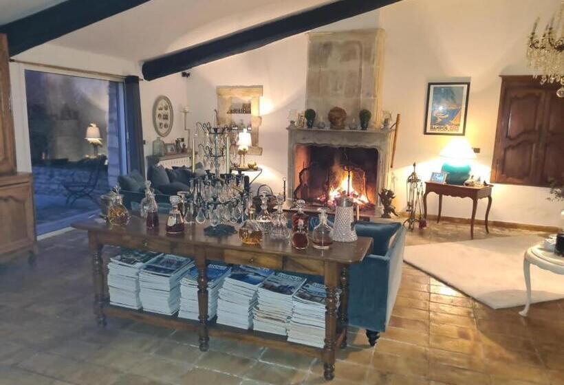 تختخواب و صبحانه Le Mas Des Cosme