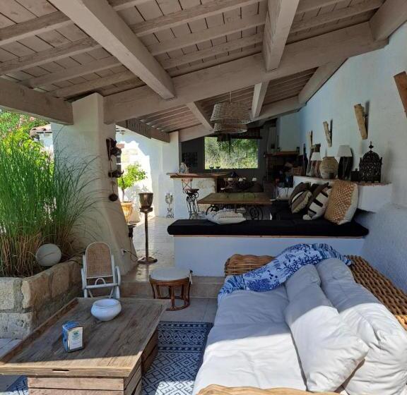 تختخواب و صبحانه Le Mas Des Cosme