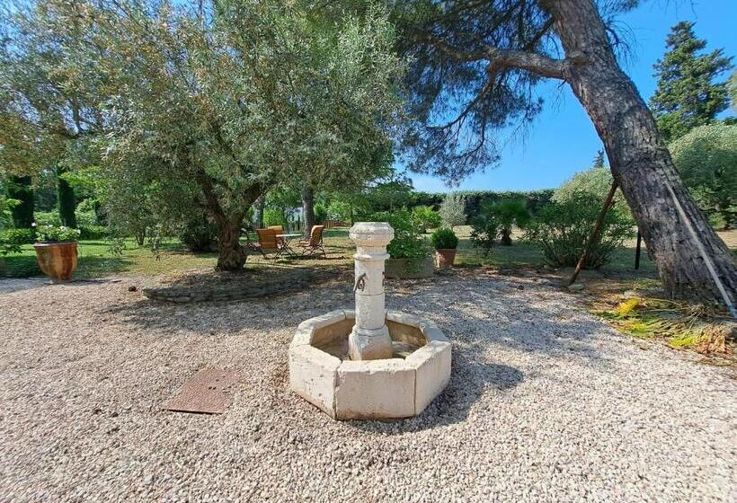 تختخواب و صبحانه Le Mas Des Cosme