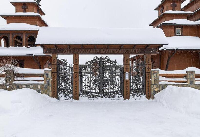 Hotel карпатська ружа