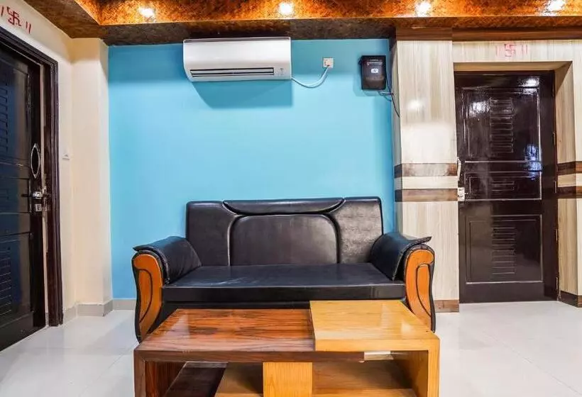 ホテル Oyo Flagship Gautam