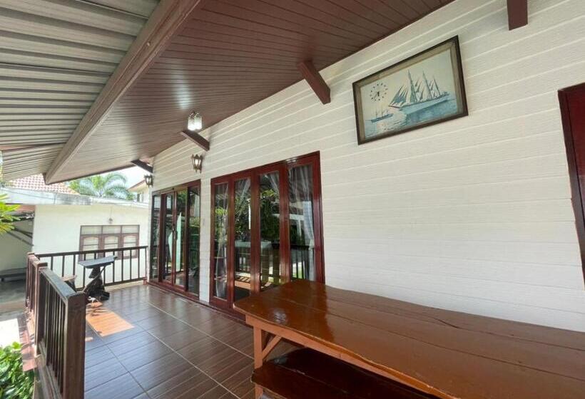 Pensió Chaipatchara Resort