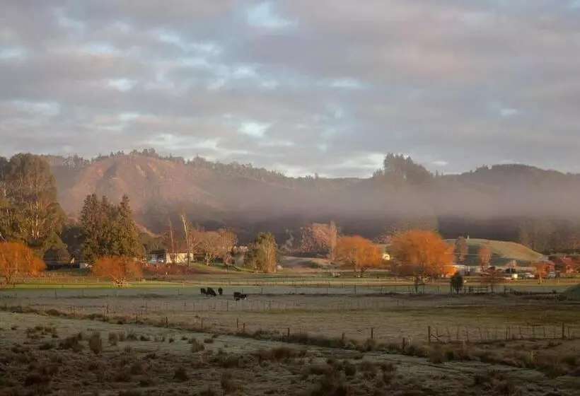 Majatalo White Pine Bush Cabins