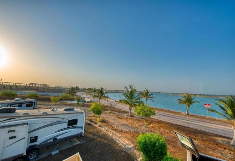 منتجع شاطئ الورد