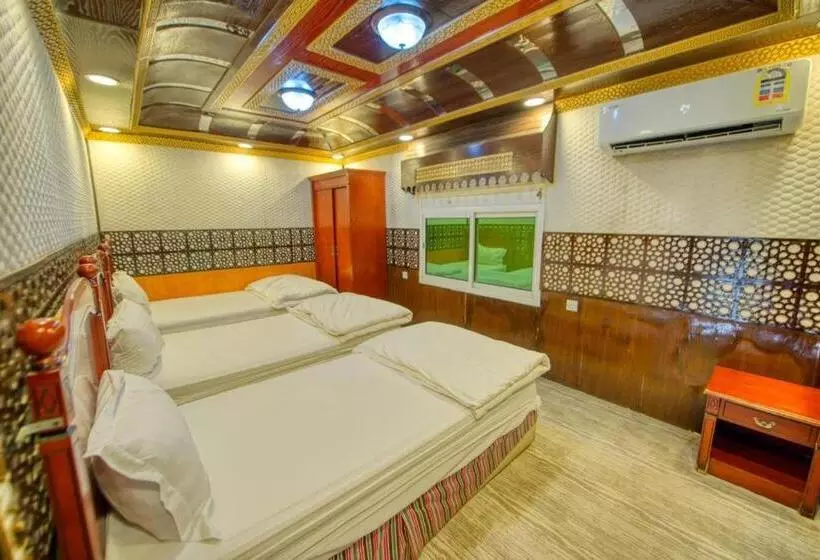 منتجع شاطئ الورد