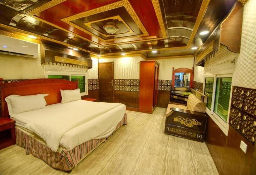 منتجع شاطئ الورد