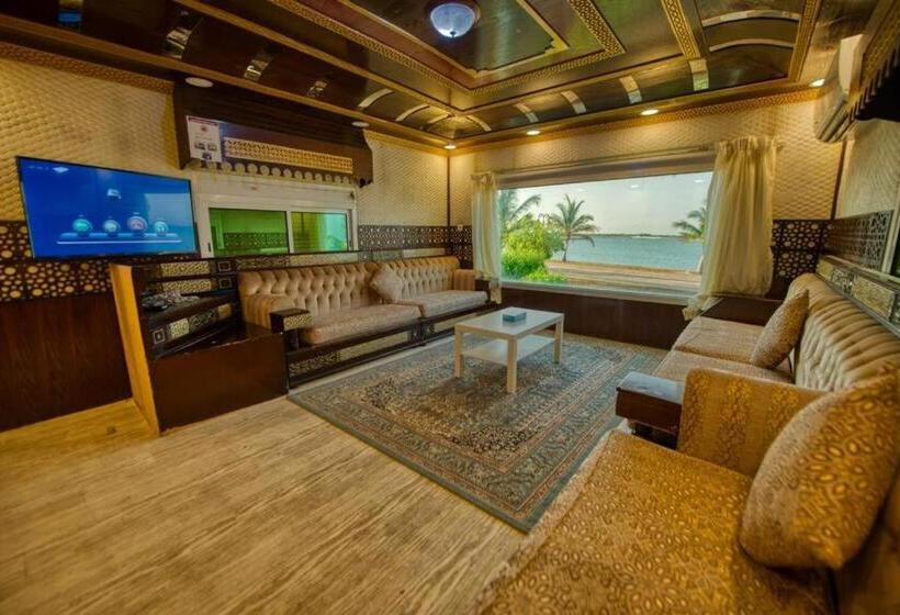 منتجع شاطئ الورد