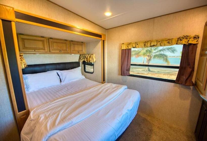 منتجع شاطئ الورد