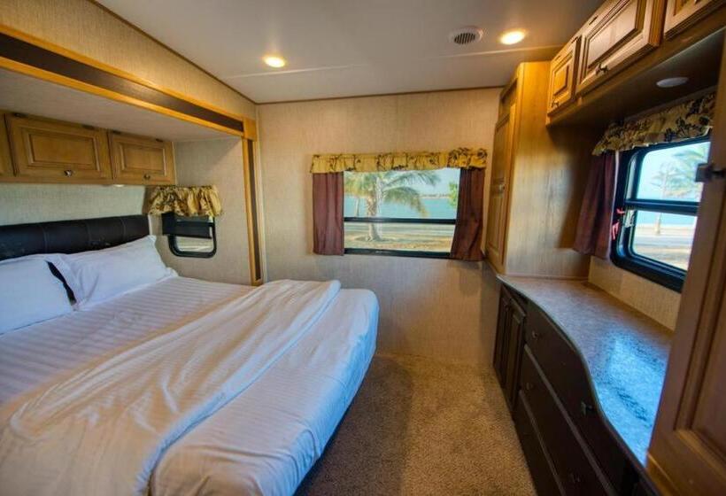 منتجع شاطئ الورد