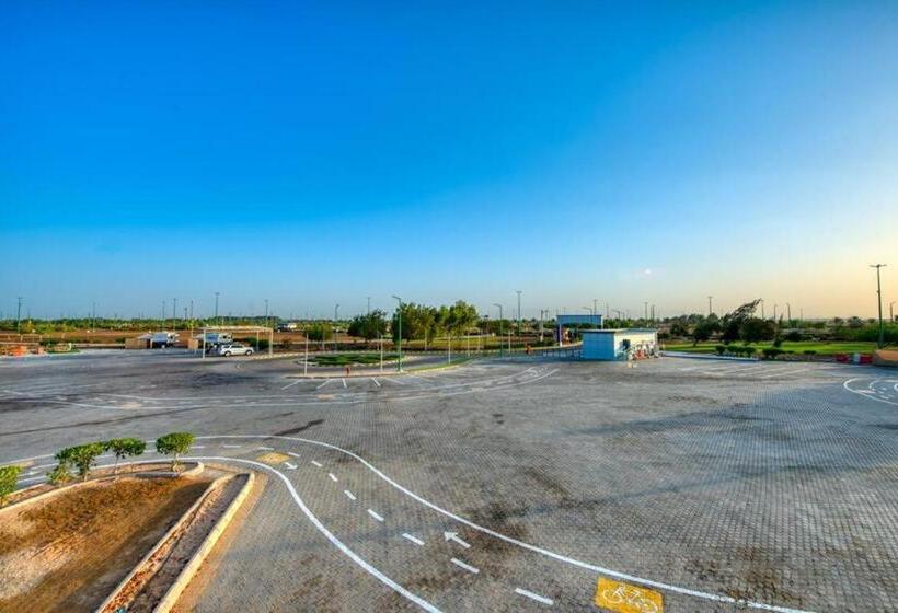 منتجع شاطئ الورد