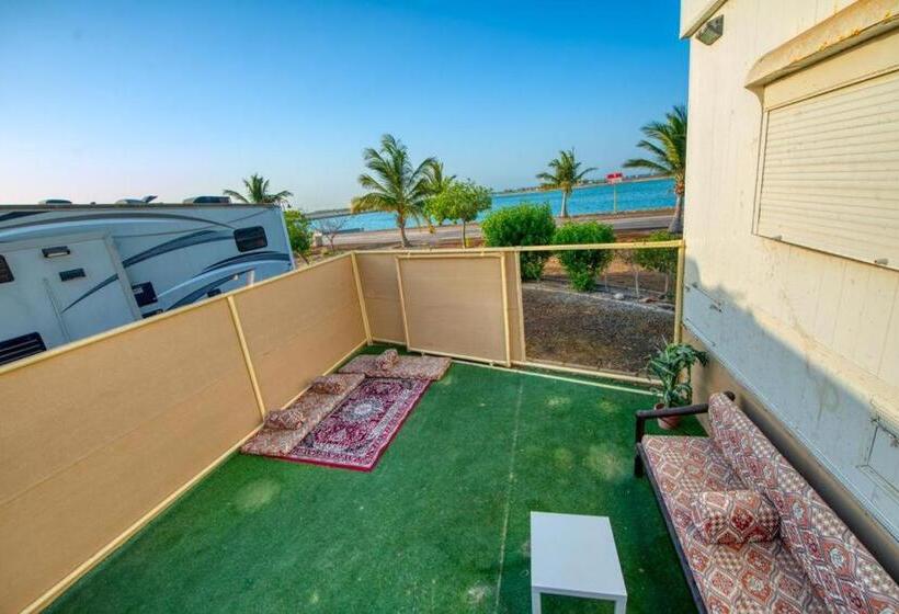 منتجع شاطئ الورد