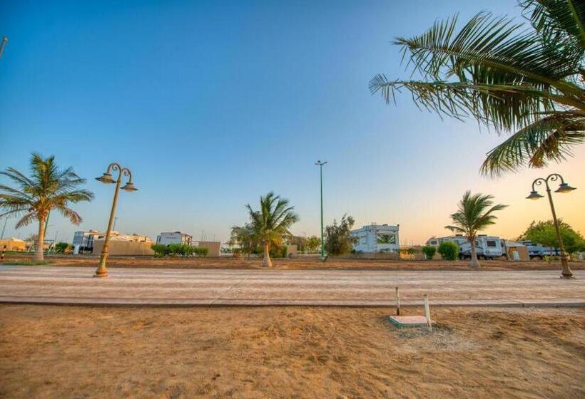 منتجع شاطئ الورد