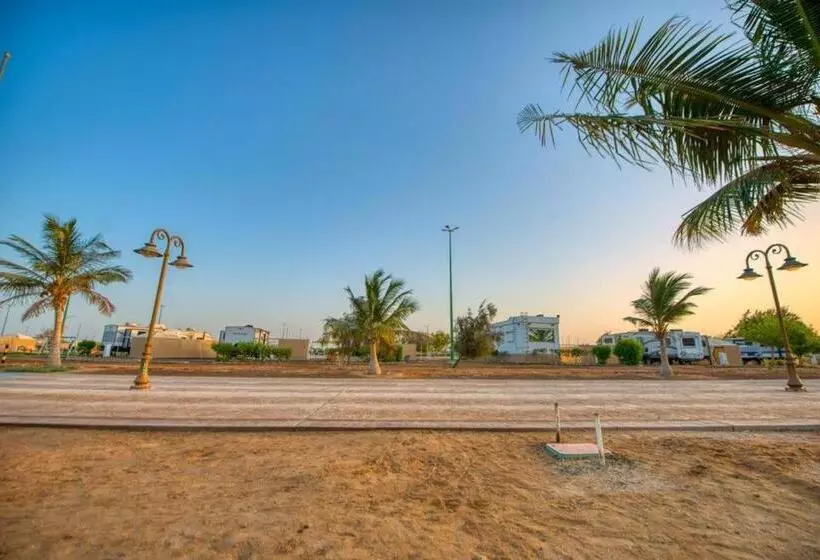 منتجع شاطئ الورد