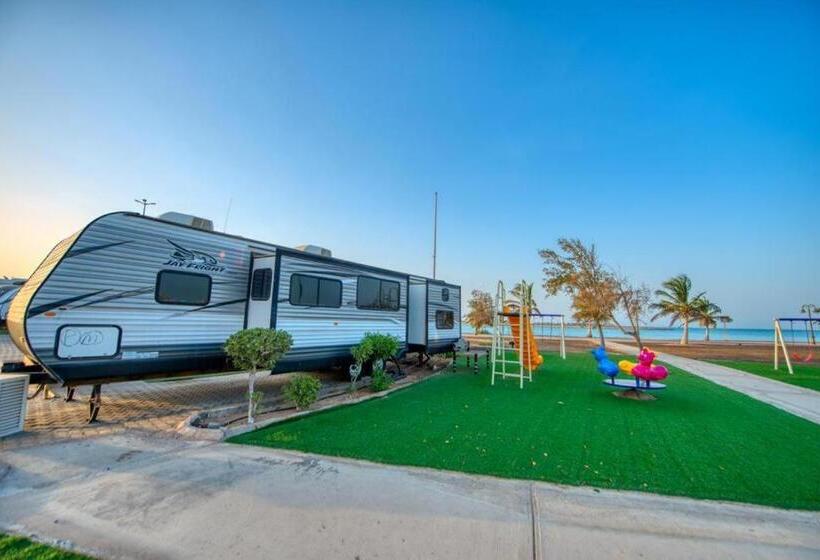 منتجع شاطئ الورد