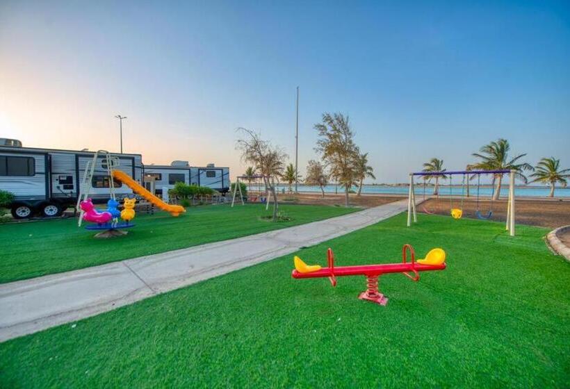 منتجع شاطئ الورد