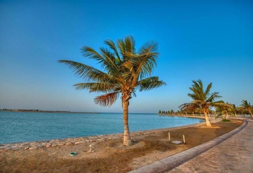 منتجع شاطئ الورد