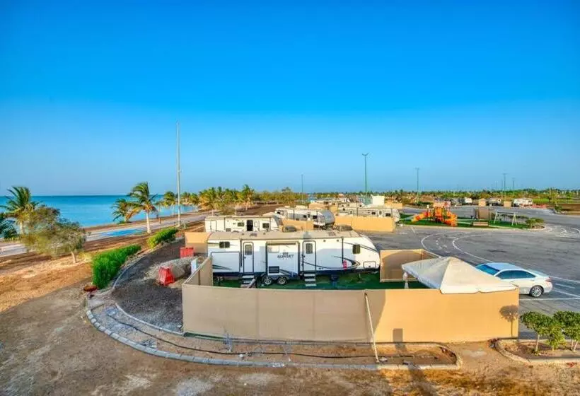 منتجع شاطئ الورد