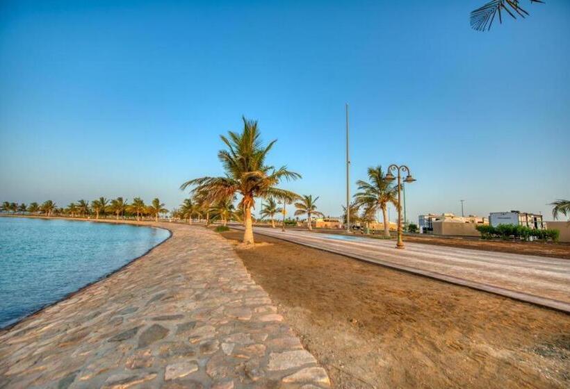 منتجع شاطئ الورد