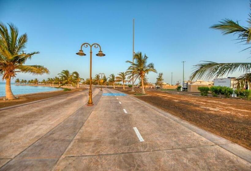 منتجع شاطئ الورد