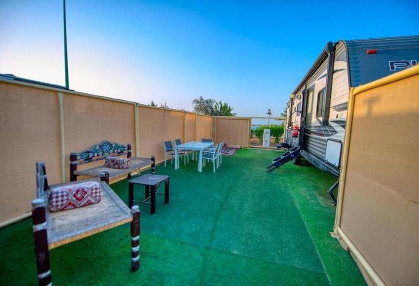 منتجع شاطئ الورد