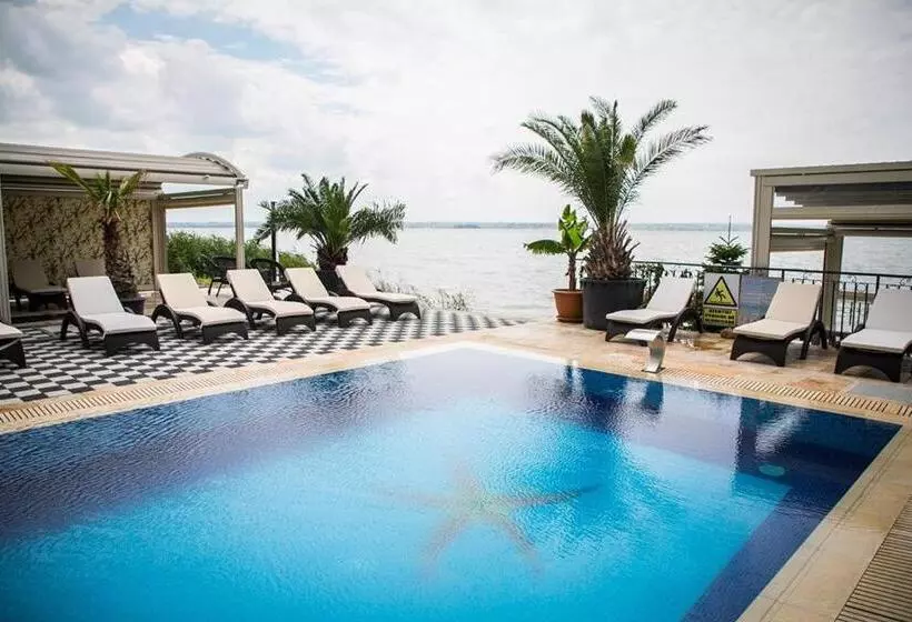 Hotelli Almar Lake View Boutique H