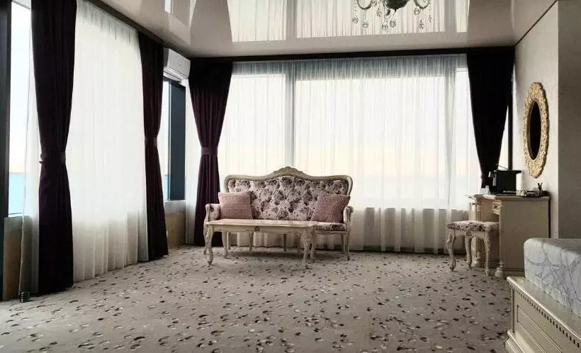 Hotelli Almar Lake View Boutique H