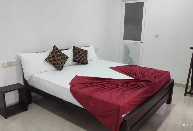 Hotelli Laxsume Guest House Nilaveli
