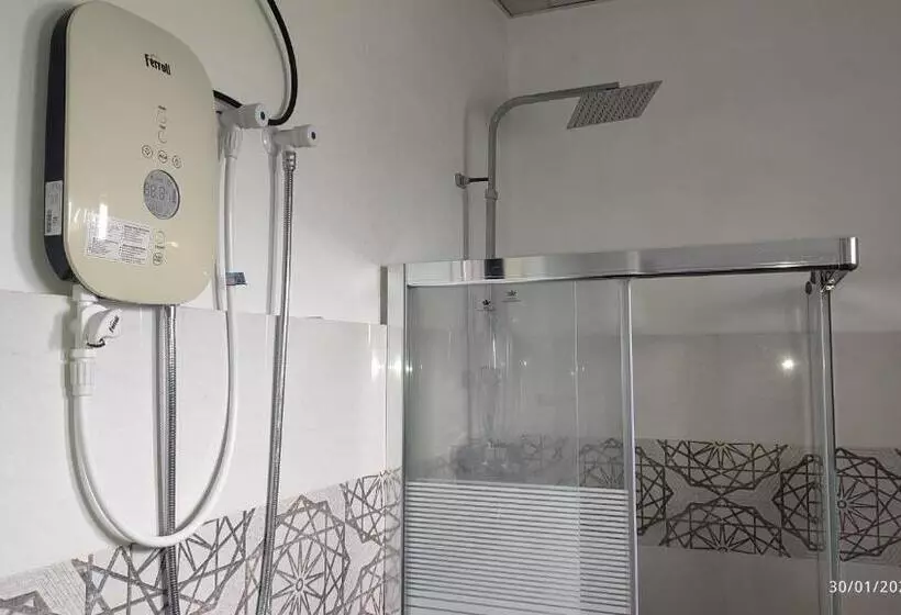 Hotelli Laxsume Guest House Nilaveli